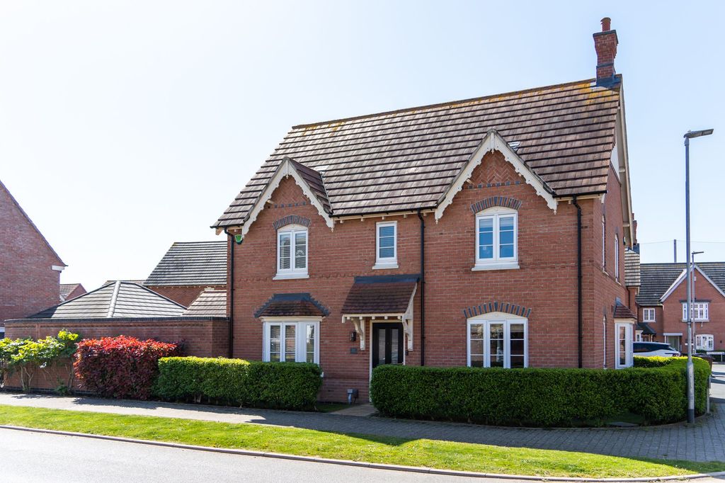 Property photo 1 of 32