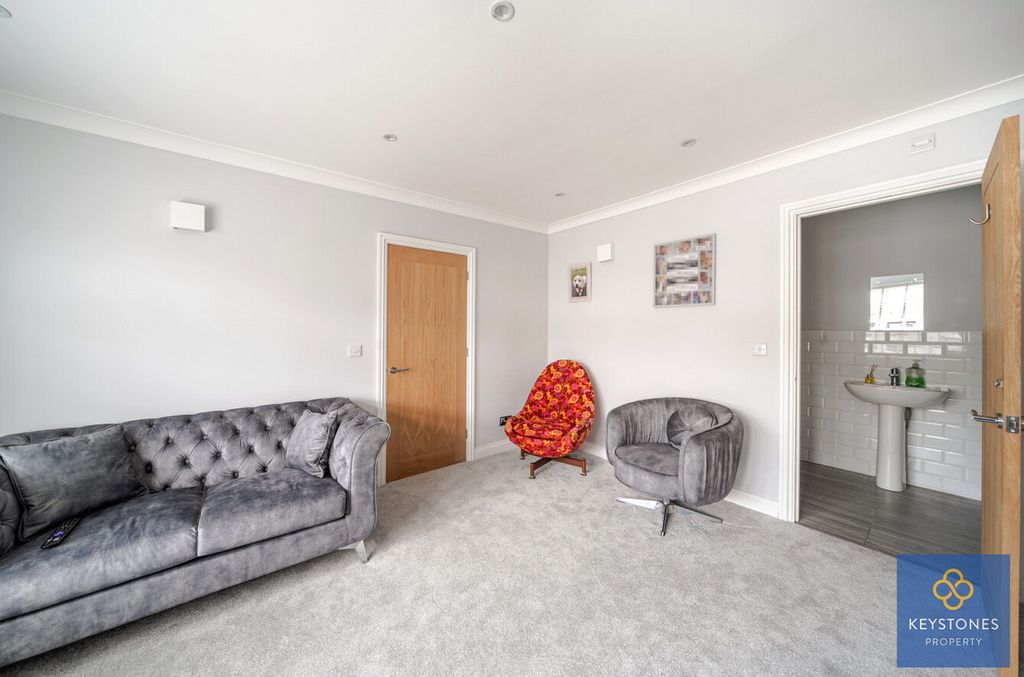 Property photo 3 of 29