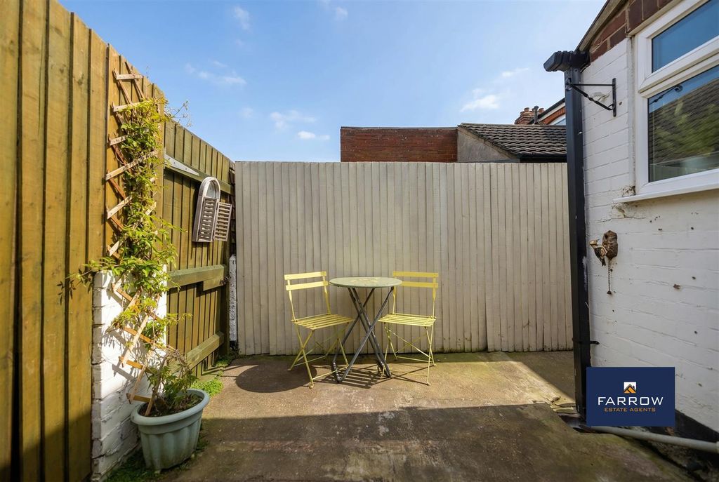 Additional image 23 of 2 bed terraced house for saleBark Street, Cleethorpes DN35