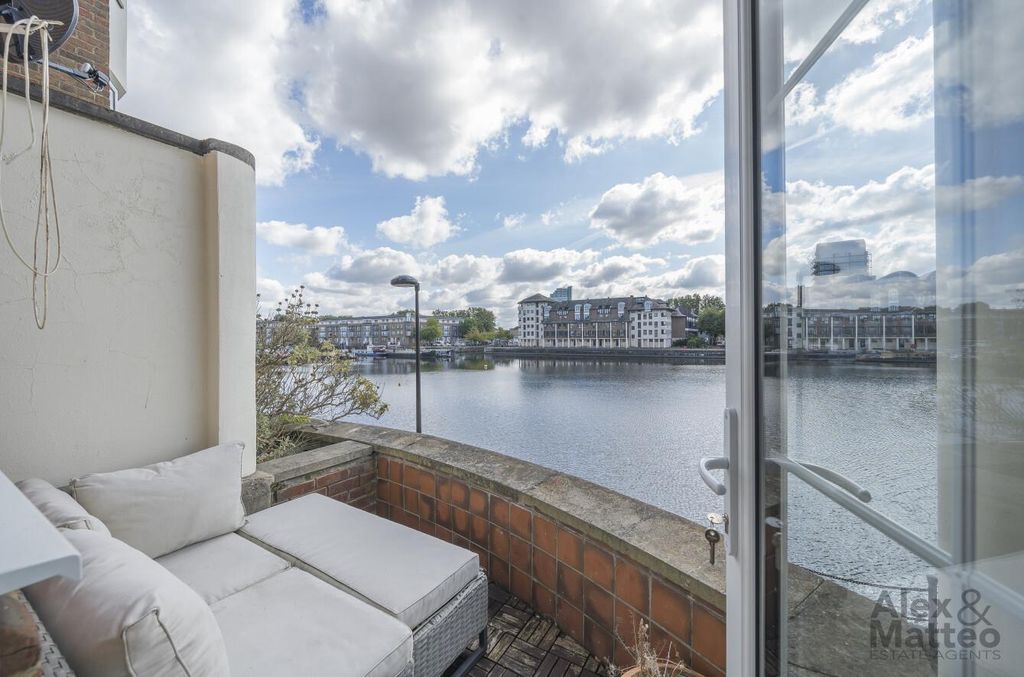 Property photo 3 of 20 Aland Court