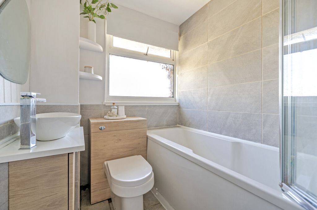 Property photo 2 of 13 1449224-11-69E8A8...