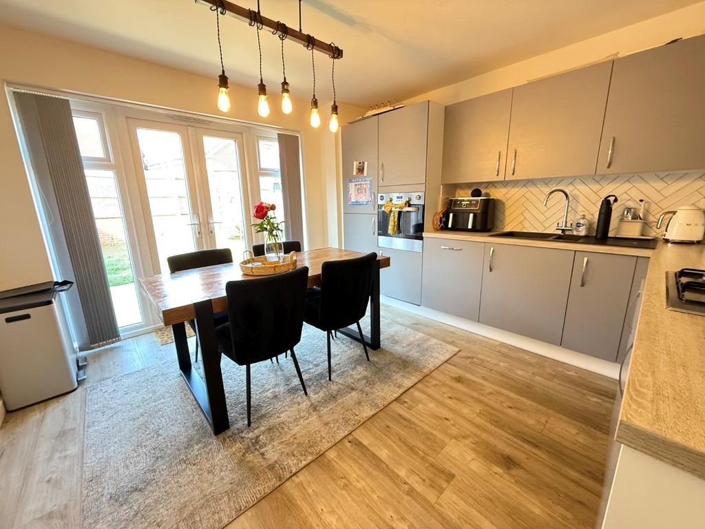 Property photo 3 of 13 5.Jpg