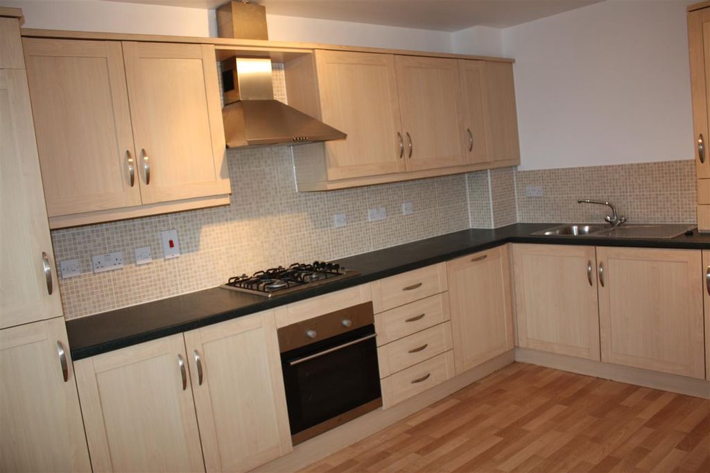 Property photo 3 of 9 Kitchen/Lounge