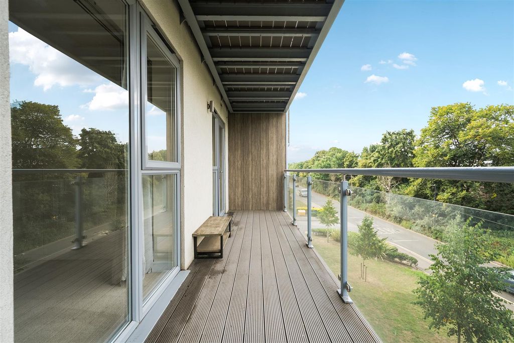 Property photo 2 of 10 Balcony