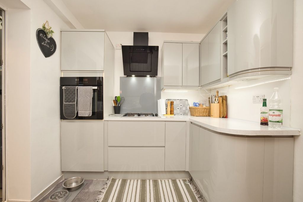 Property photo 3 of 12 Picture 3