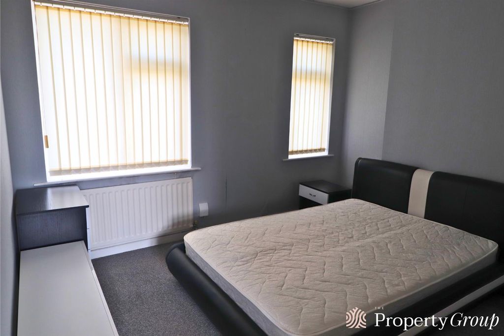 Property photo 3 of 9 29 Uxbridge Avenue (9).Png
