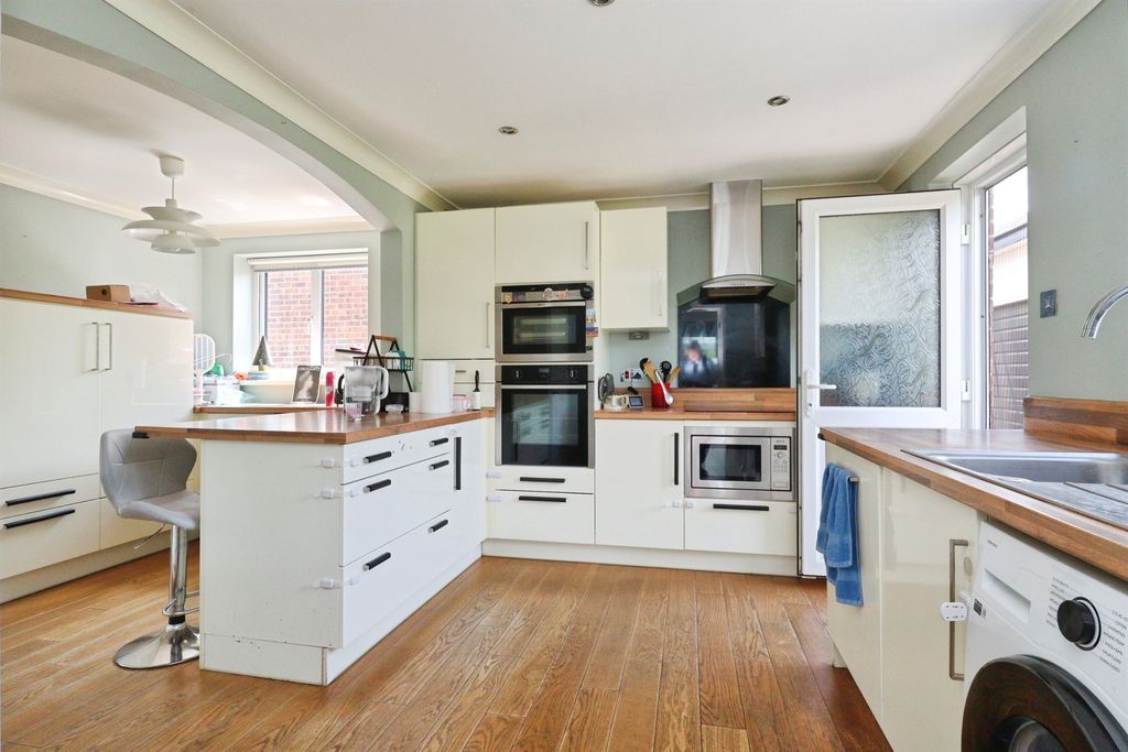 Property photo 2 of 17