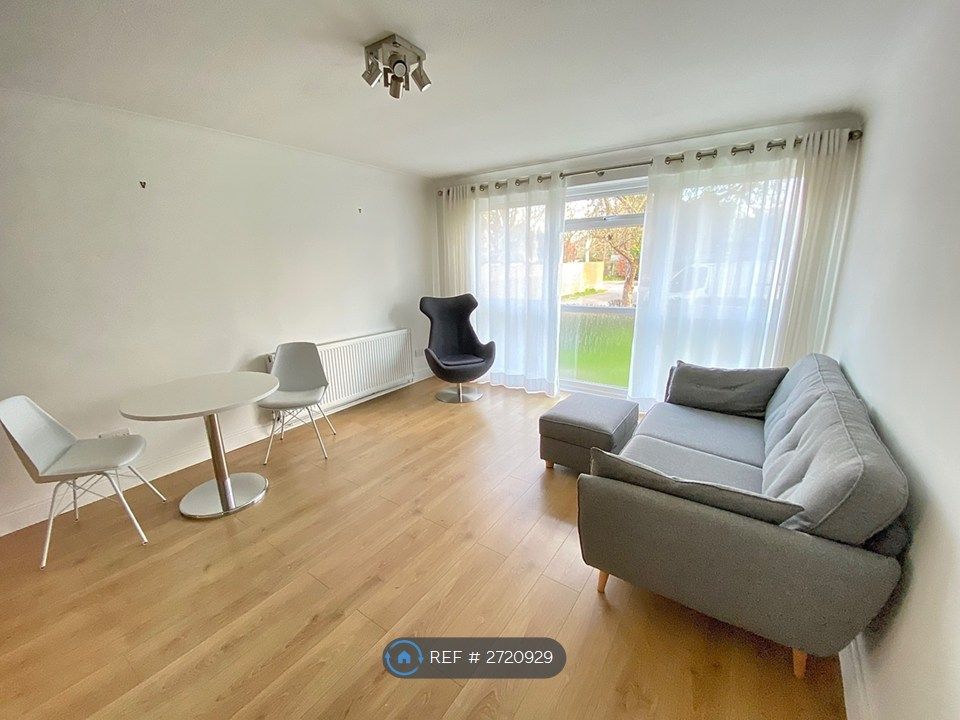 Property photo 2 of 12 Living Room