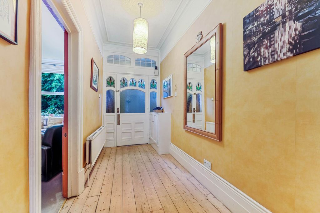Property photo 3 of 32