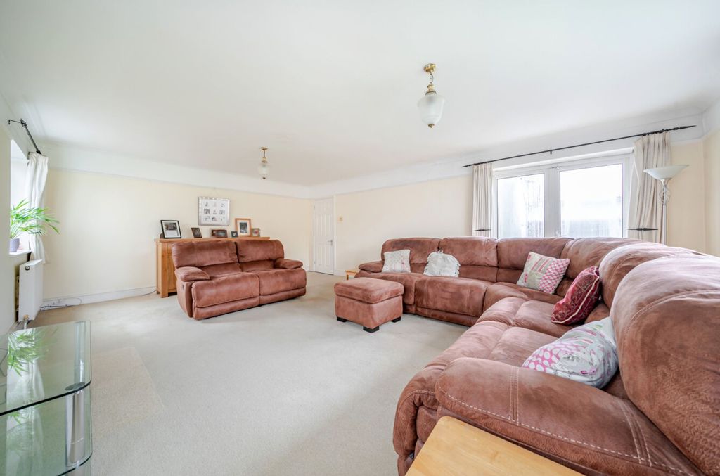 Property photo 2 of 21