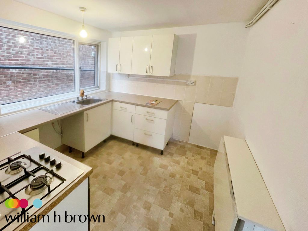 Property photo 3 of 7 Kitchen