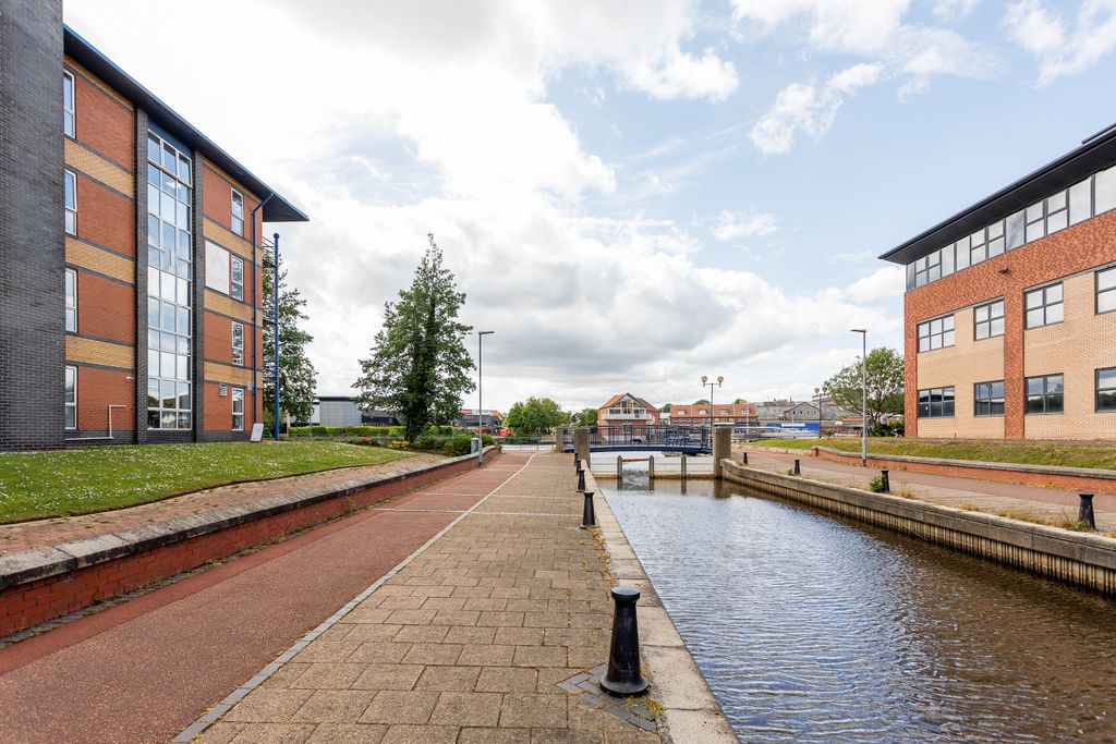 Property photo 2 of 8