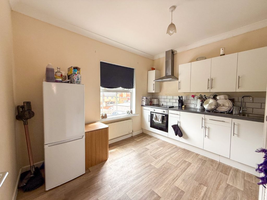 Property photo 3 of 9 Kitchen