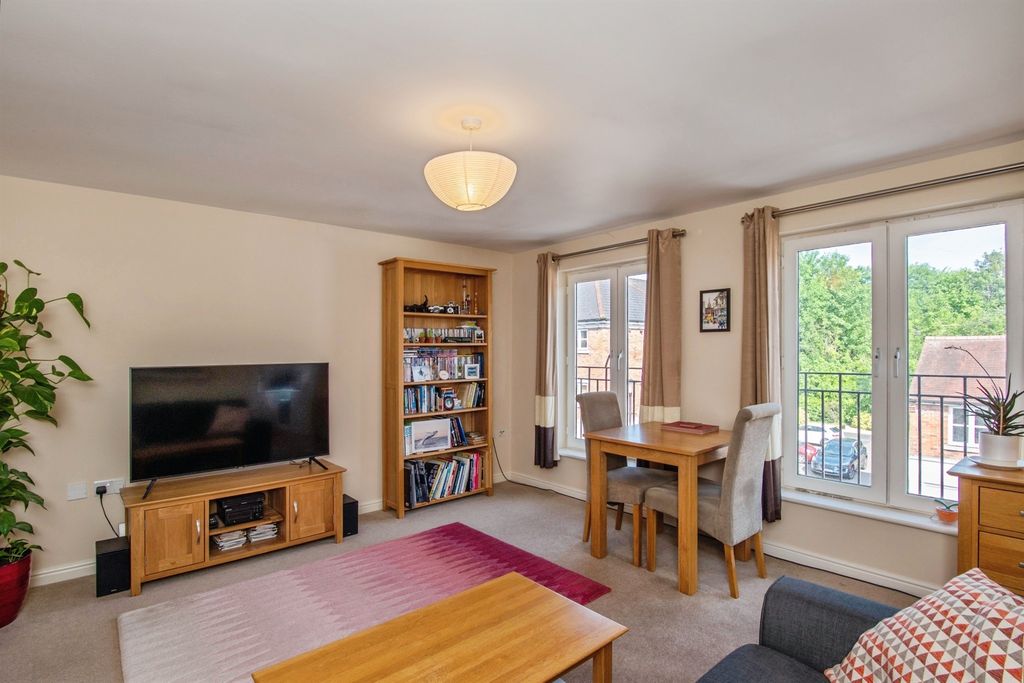 Property photo 2 of 17