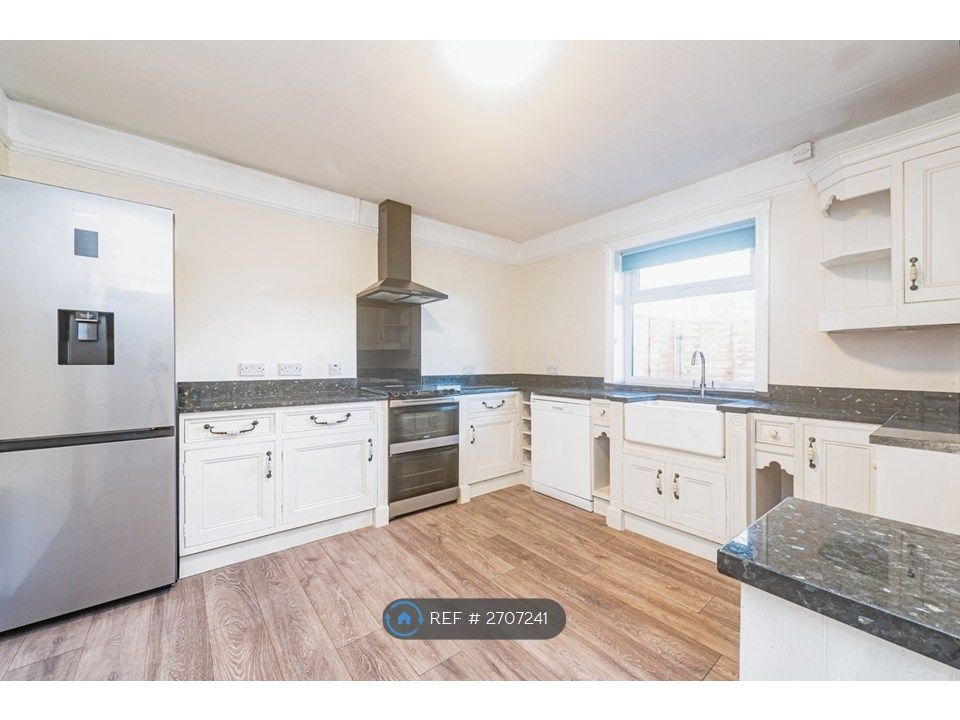 Property photo 2 of 20 Kitchen