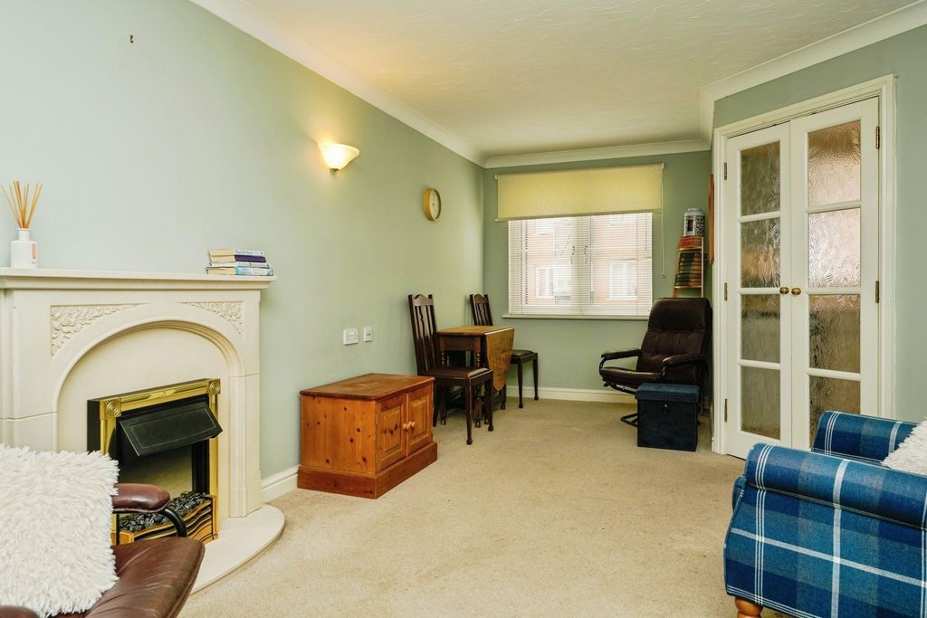 Property photo 3 of 8 Lounge