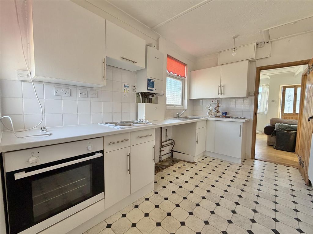 Property photo 3 of 13 Kitchen