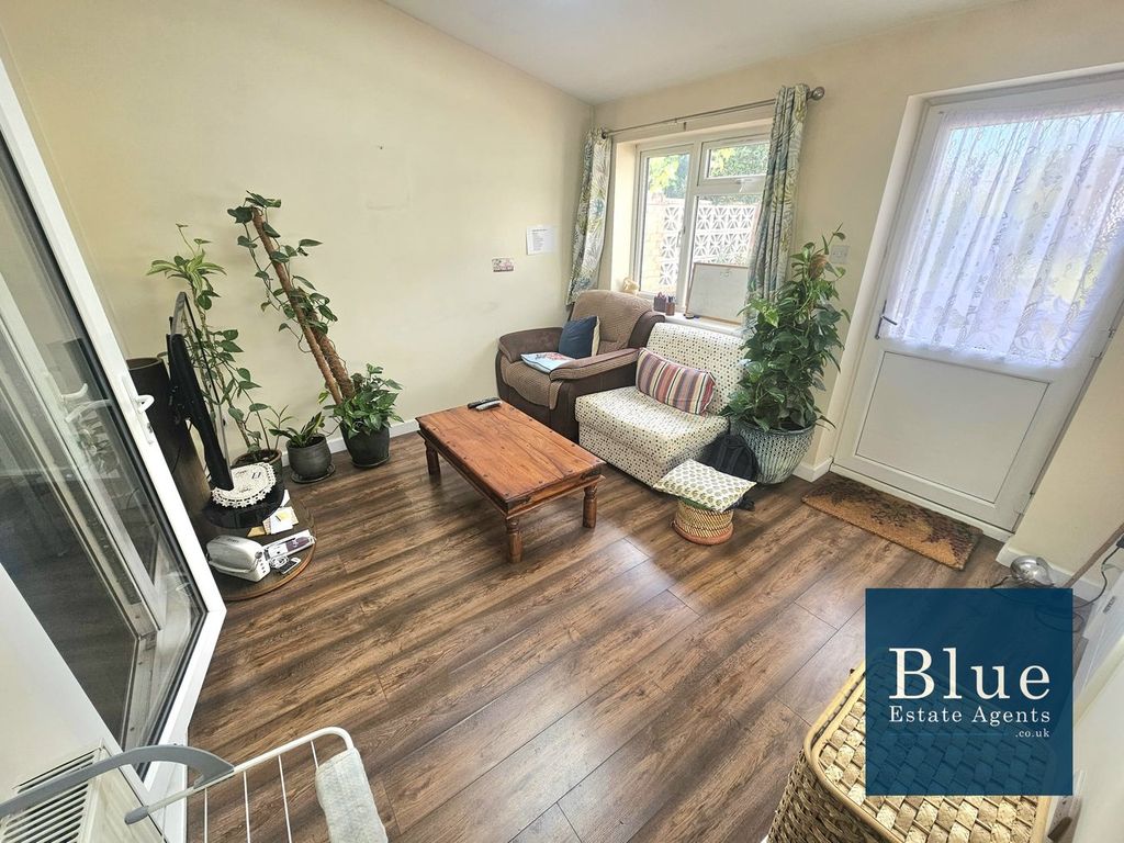 Property photo 1 of 11 Lounge