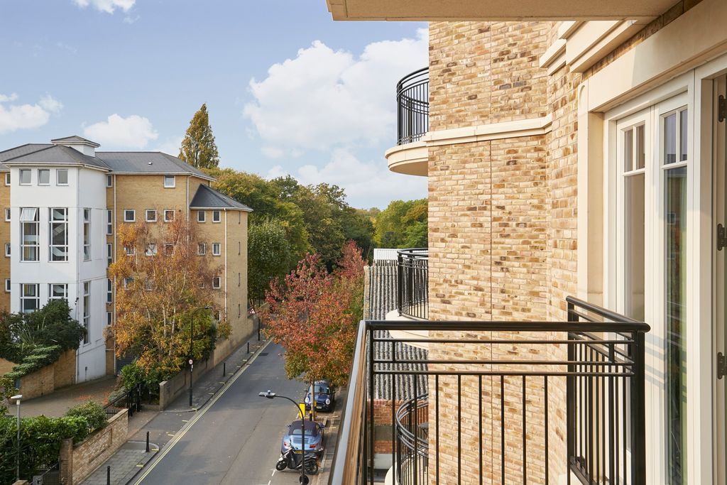 Property photo 3 of 14 Balcony
