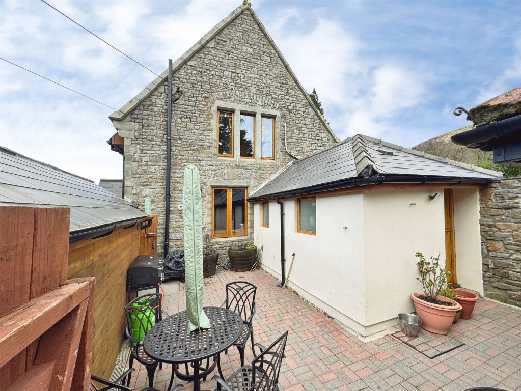 Property photo 2 of 31
