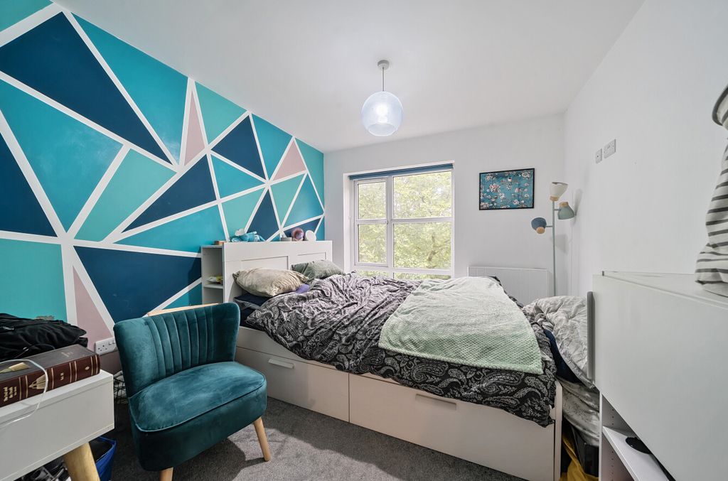 Property photo 2 of 9 1296240-11-6835E6...