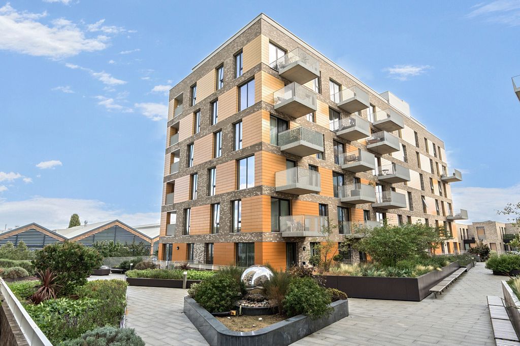 Property photo 1 of 17 External