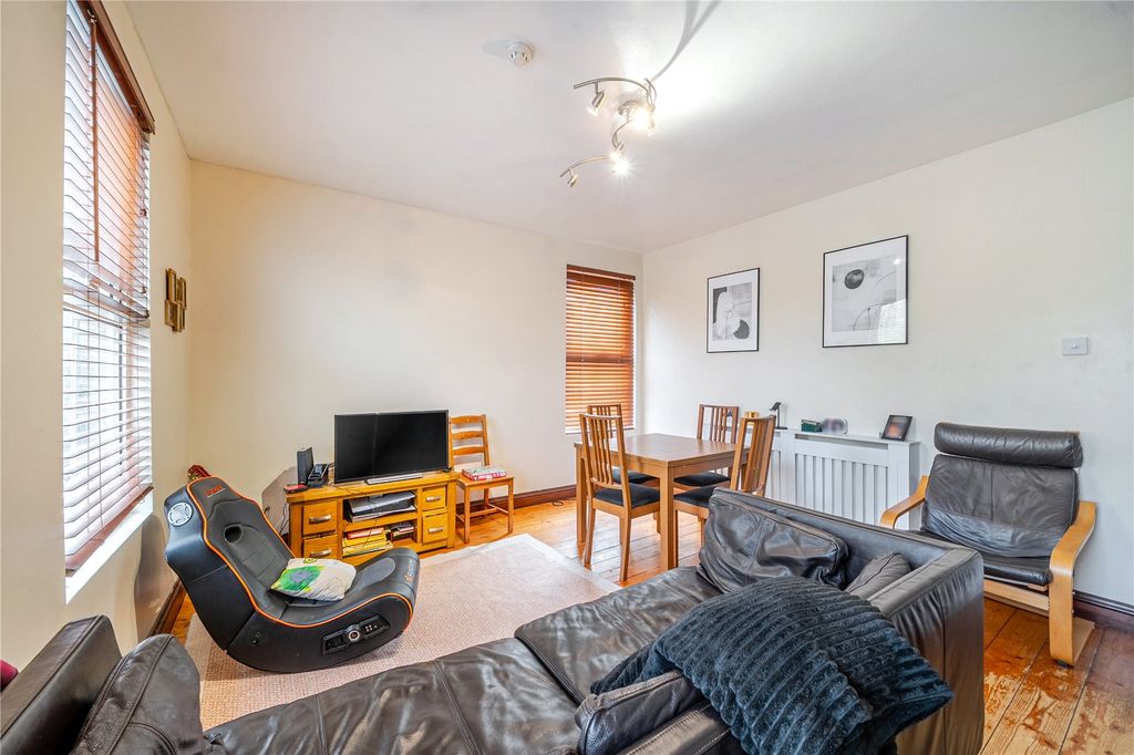 Property photo 3 of 20 Picture No. 24