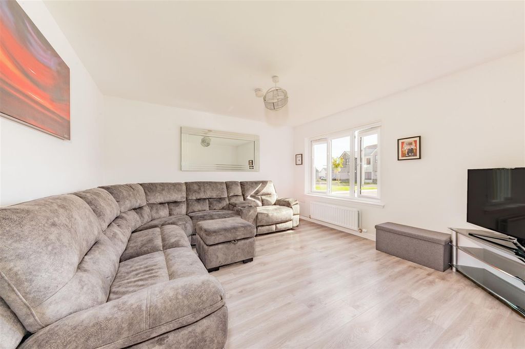 Property photo 2 of 18 12 Greenfield Crescent Dundee-13.Jpg