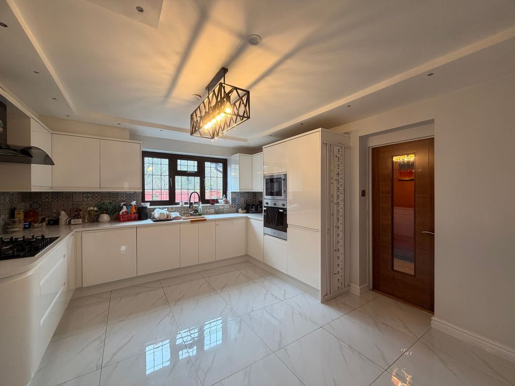 Property photo 2 of 43 Kitchen