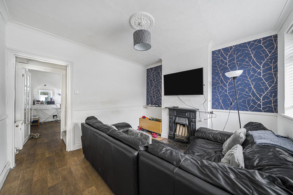 Property photo 2 of 17