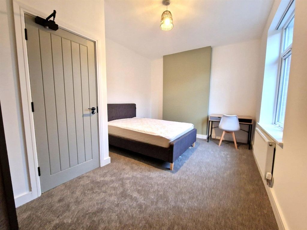 Property photo 2 of 10 Room 3 - Front Ff.Jpg