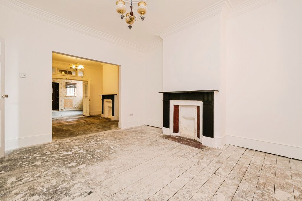 Property photo 3 of 22 Pbox-Img.Jpg