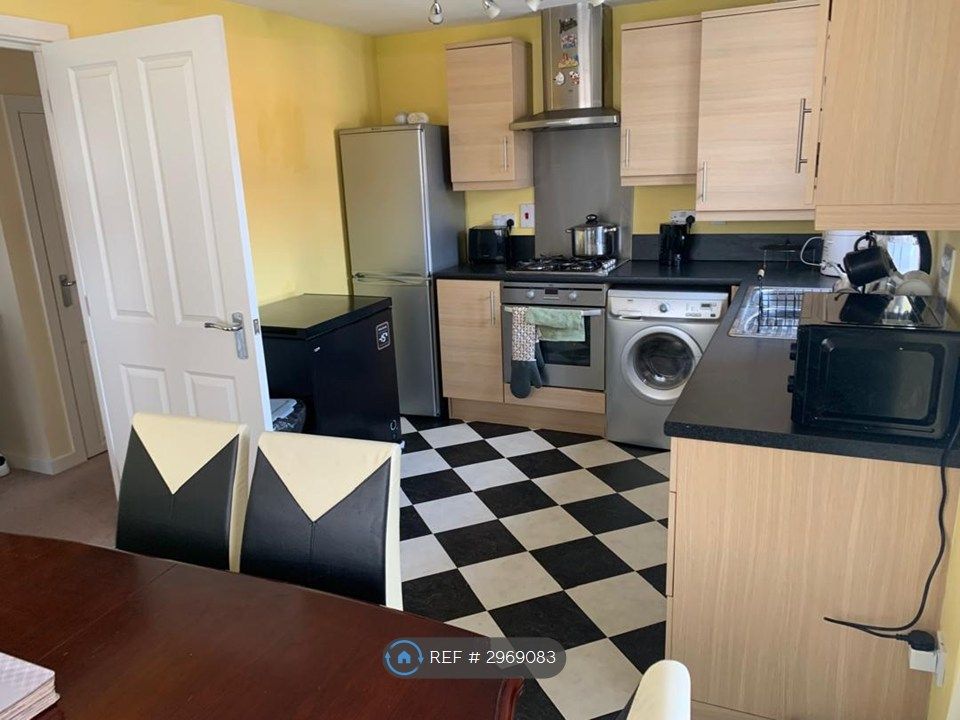 Property photo 2 of 8 Kitchen