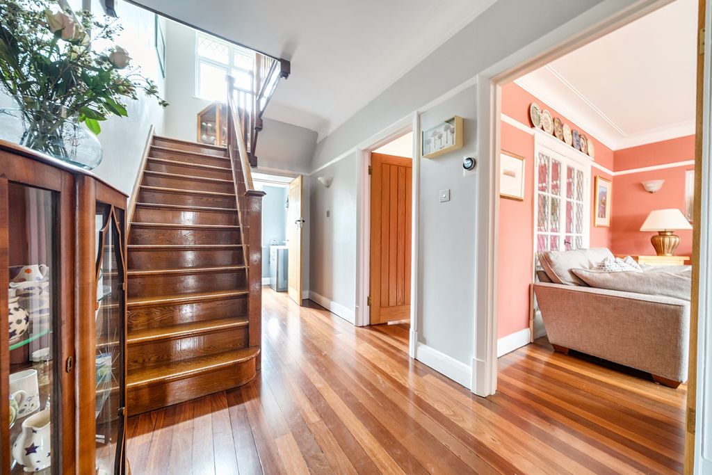 Property photo 2 of 25