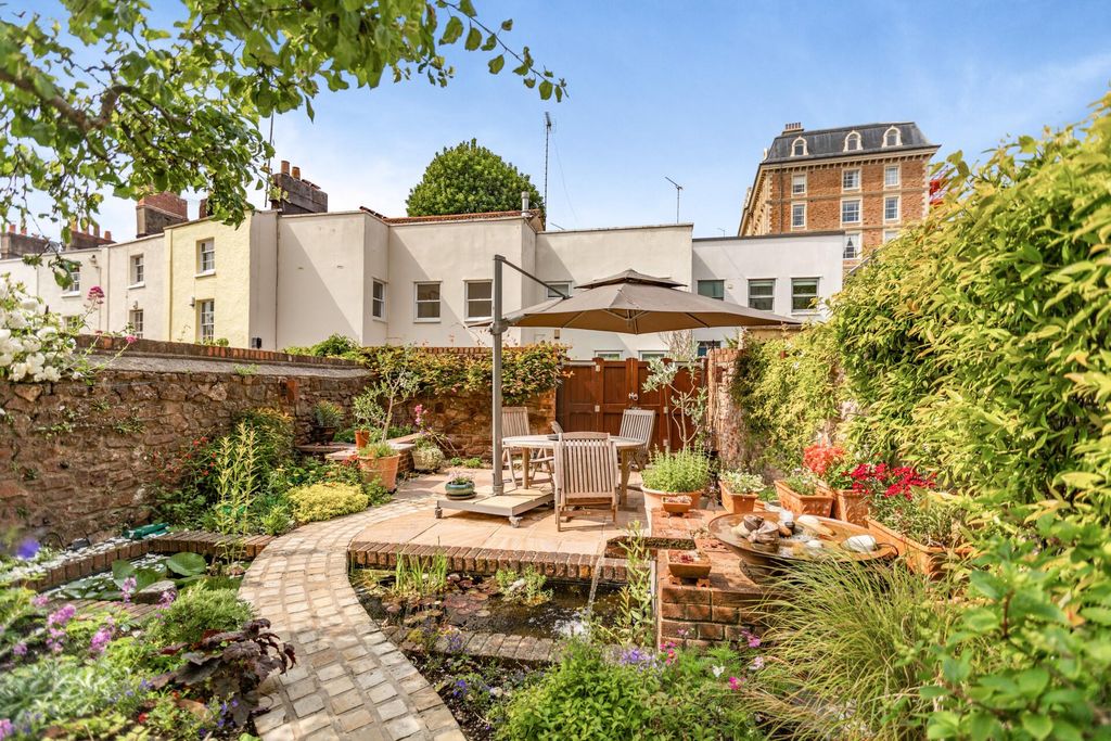 Property photo 2 of 27 Image