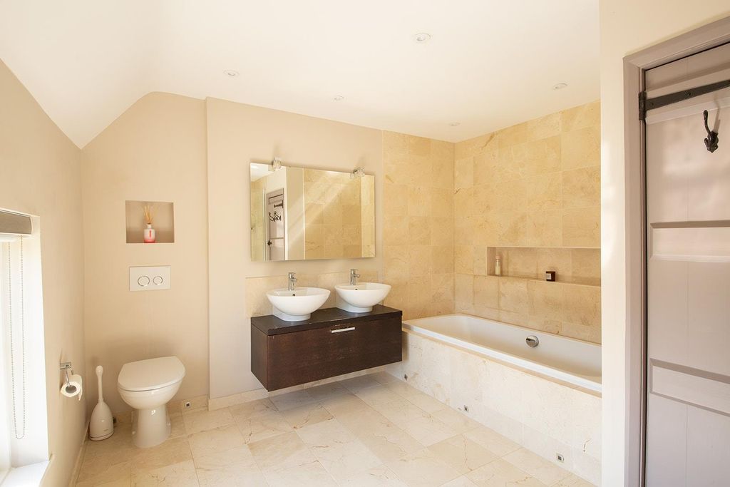 Additional image 14 of 5 bed farmhouse for saleLong Lane, Shaw, Newbury, Berkshire RG14