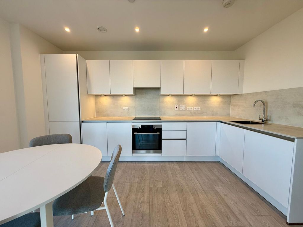 Property photo 2 of 7 Kitchen