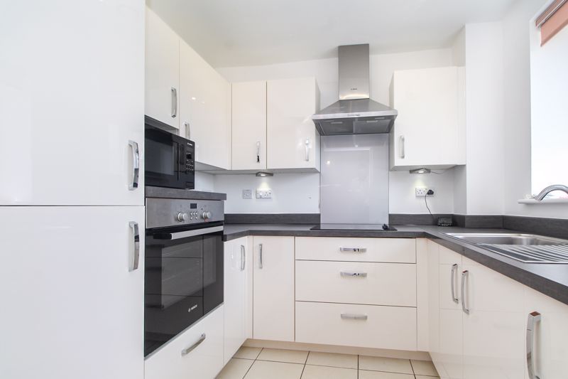 Property photo 3 of 18 Kitchen