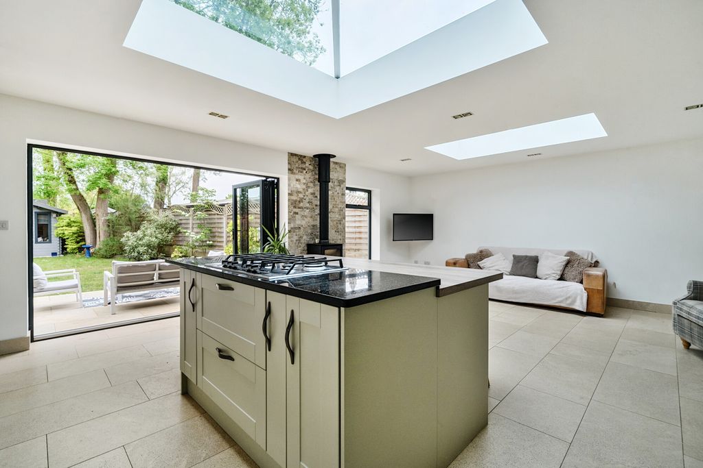 Property photo 3 of 24 Kitchen