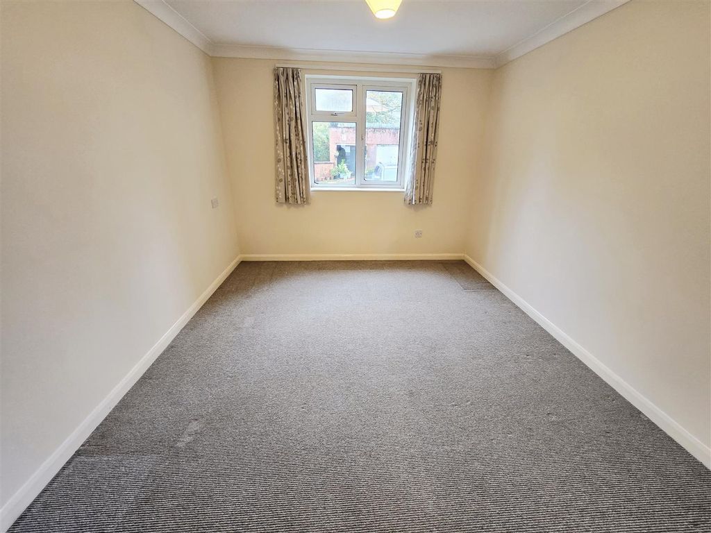Additional image 10 of 2 bed flat for saleTavistock Road, Launceston PL15