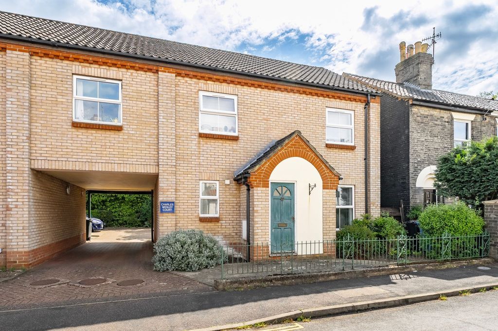 Property photo 1 of 8
