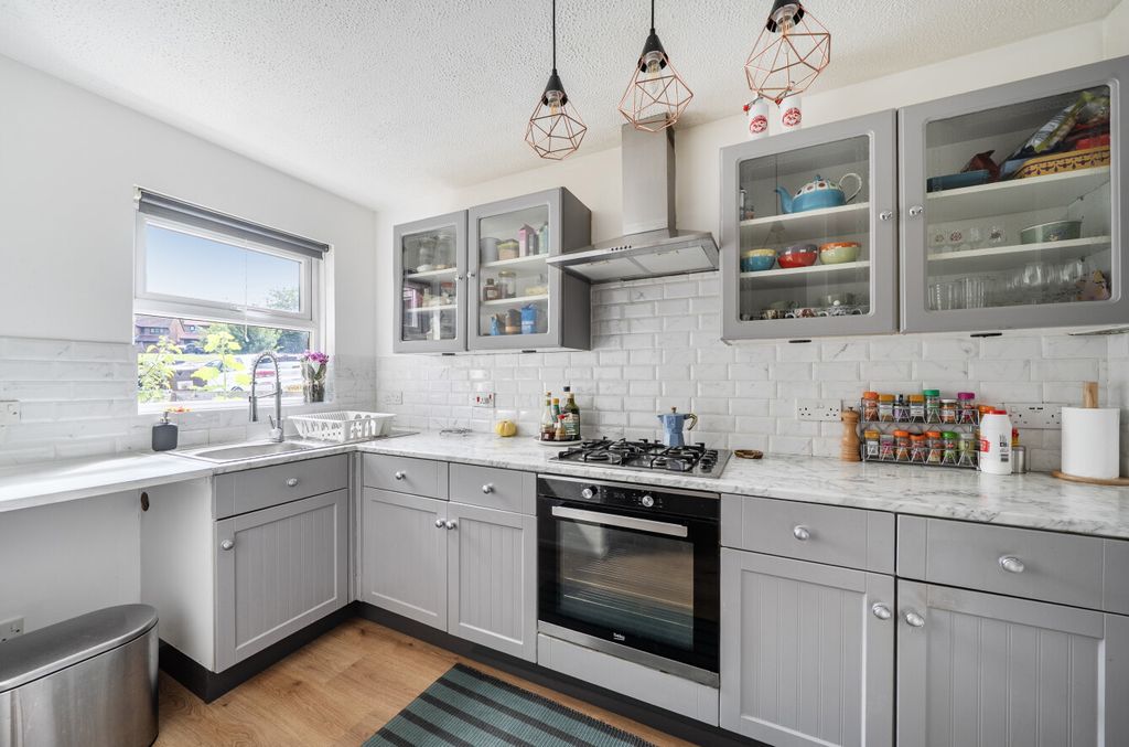 Property photo 2 of 9 1481621-13-6A350c...