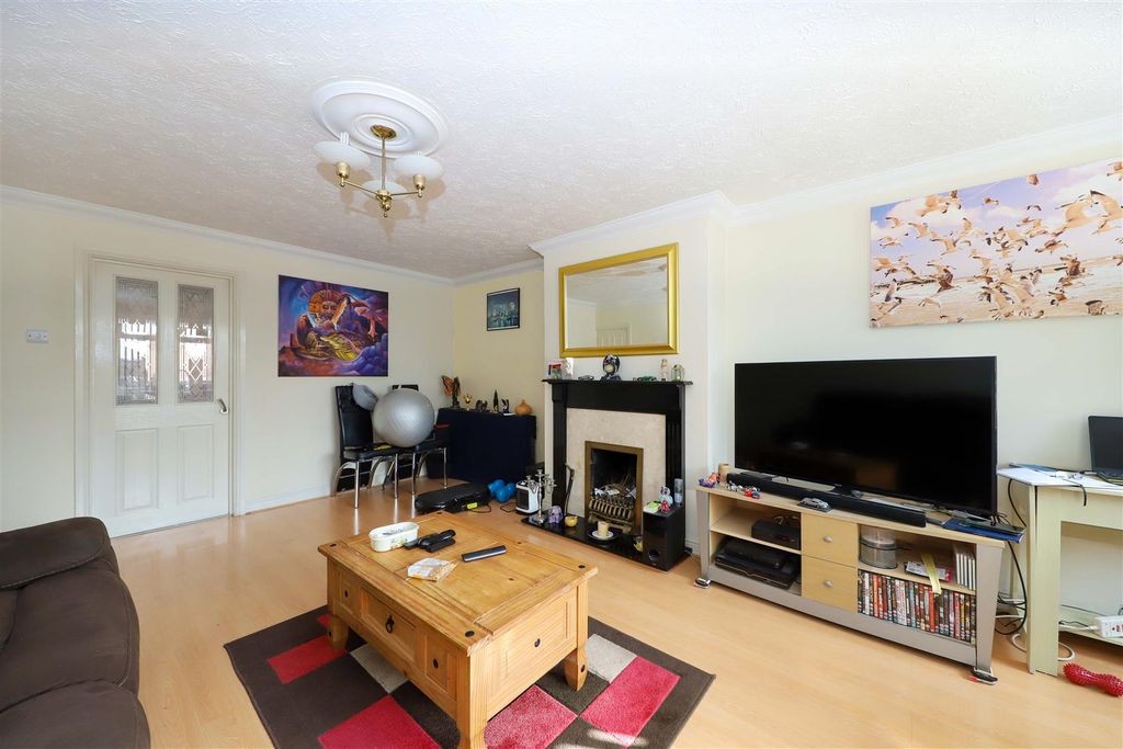 Property photo 2 of 11 Living Room