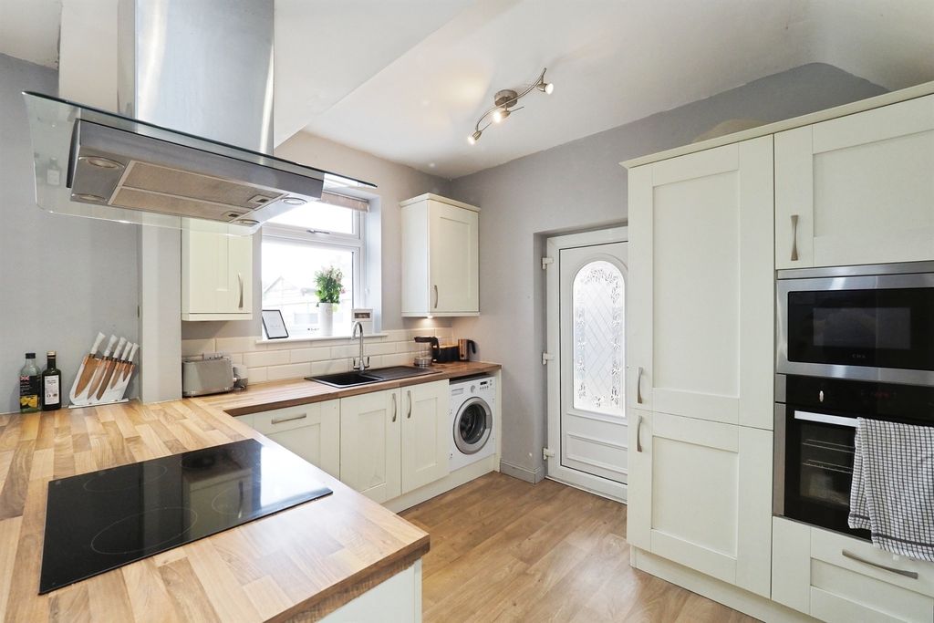 Property photo 3 of 17