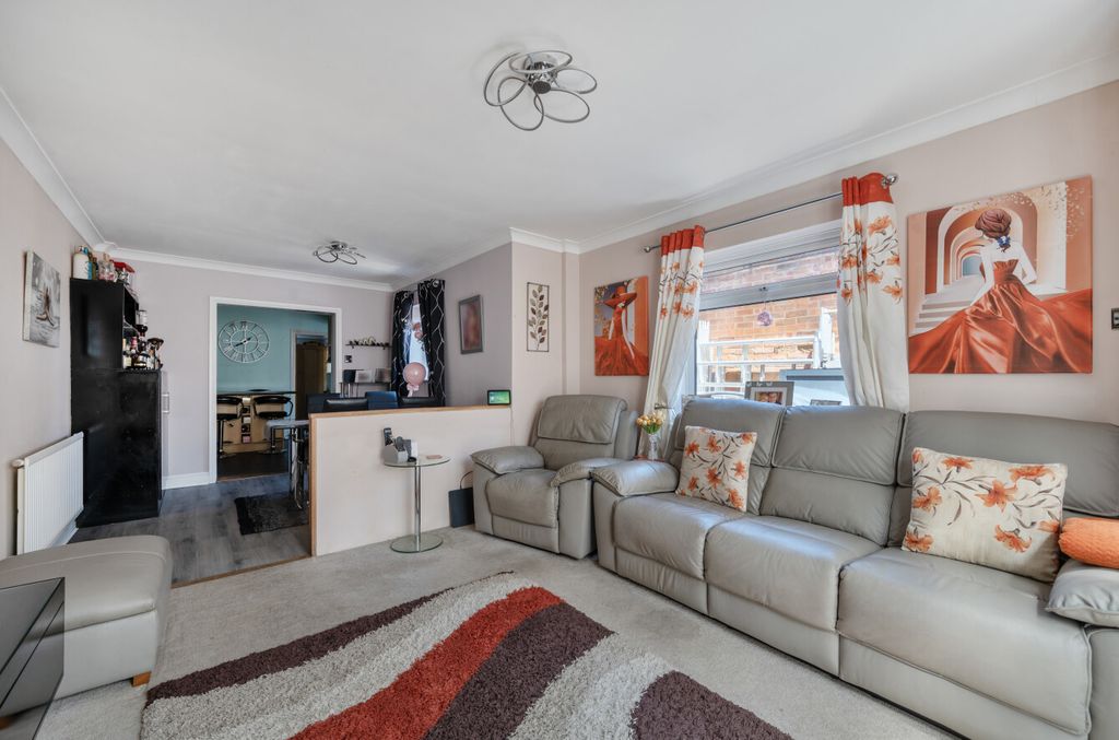 Property photo 3 of 13 1312021-10-68628c...