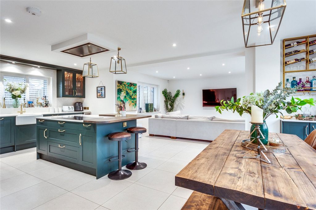Property photo 2 of 17 Kitchen/Dining Room