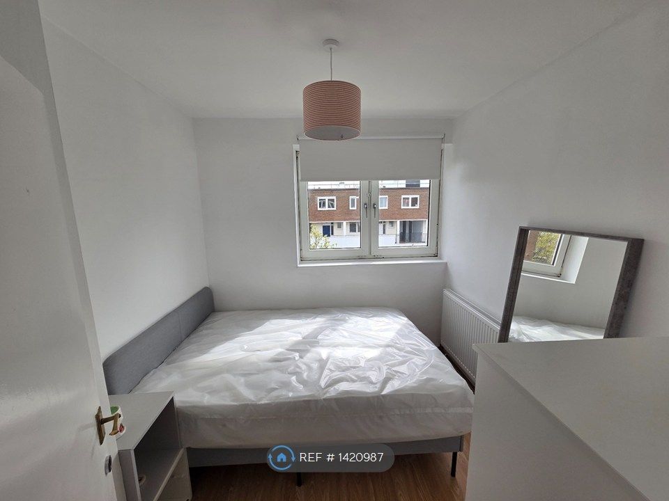 Property photo 3 of 18 Bedroom 2