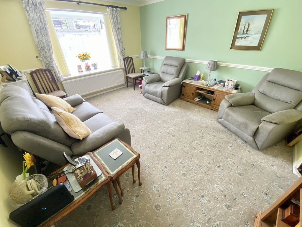 Property photo 2 of 14 Lounge