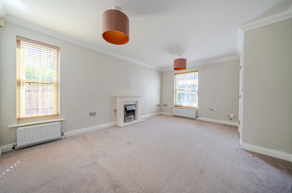 Property photo 2 of 13 1315628-9-686Bfae...