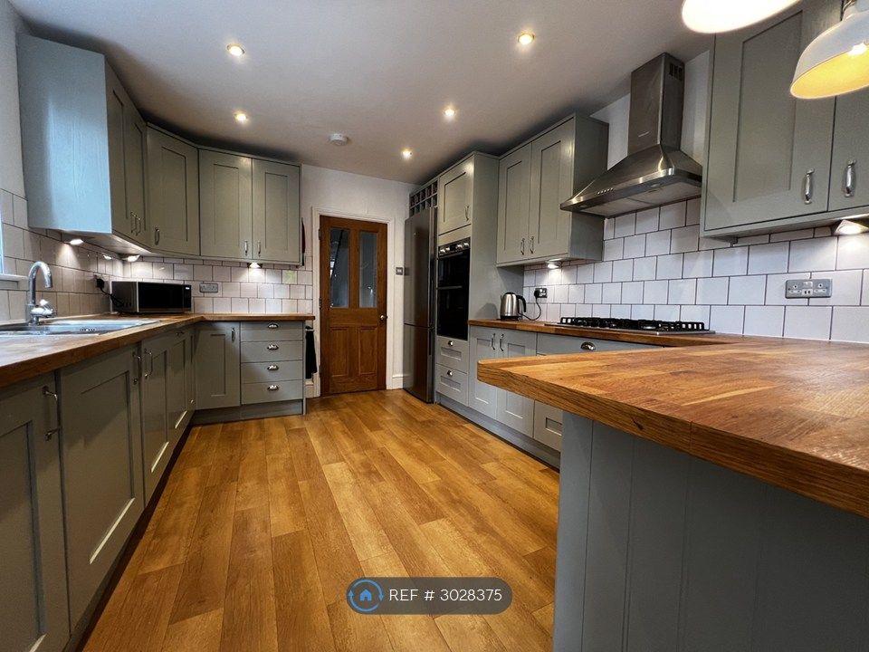 Property photo 1 of 17 Kitchen